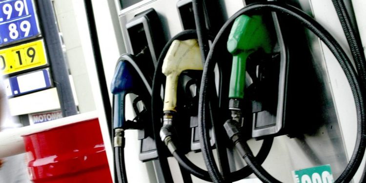 Gobierno vuelve a congelar precios de casi todos los combustibles