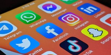 Pasos para reconocer fraudes en redes sociales y WhatsApp