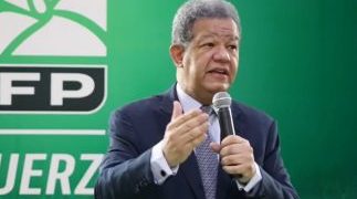 Leonel Fernández favorece préstamos a clínicas