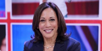 Kamala Harris da positivo por covid-19