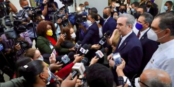 Abinader: No existe democracia sin información libre y periodistas que ejerzan ese derecho