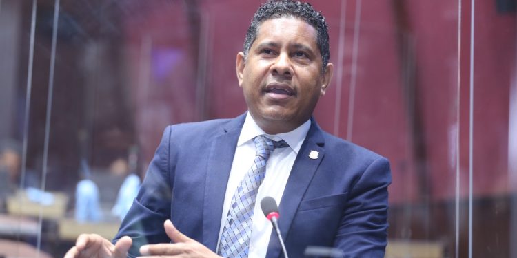 Diputado Aracena valora iniciativa de remozamiento hospital Marcelino Vélez