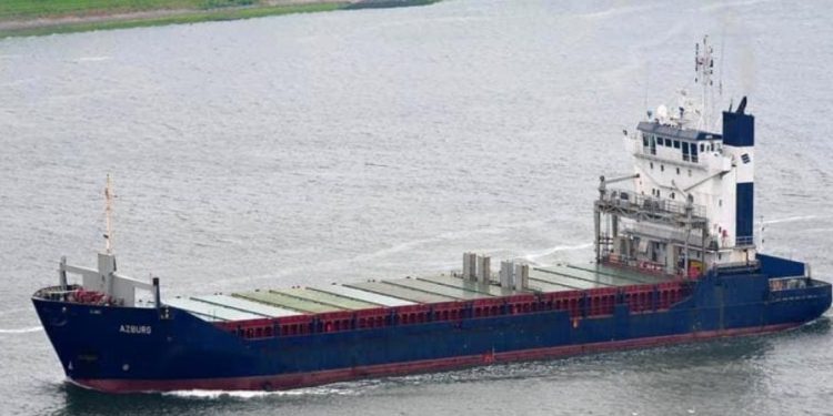 Rusia hunde barco con bandera de Dominica