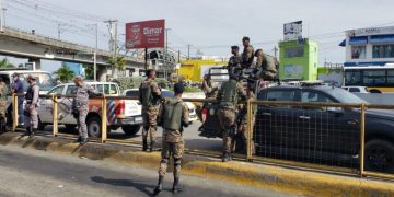 Choferes enfrentan a Intrant y a la PN en corredor Charles de Gaulle