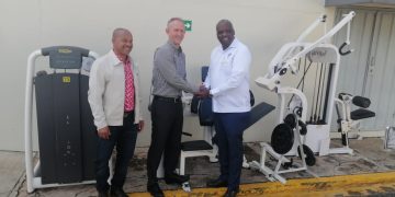 Colegio Carol Morgan hace importante donativo a la Federación de Atletismo