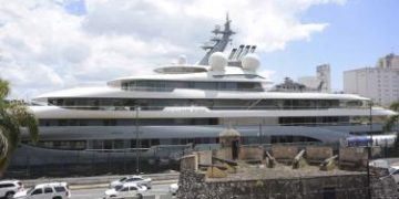 Autoridades aún no se pronuncian ante revisión del yate Flying Fox