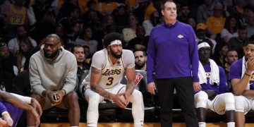 Lakers y Vogel, quedarse con Pelinka y Rambis