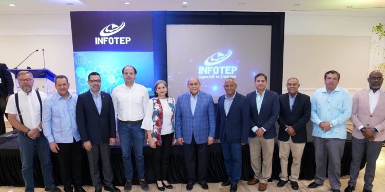 Infotep presenta proyecto de Transporte y Logística a empresarios del Distrito Industrial de Haina