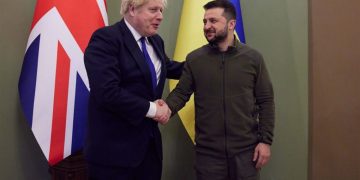 Johnson se reúne con Zelenski en Kiev en una visita no anunciada
