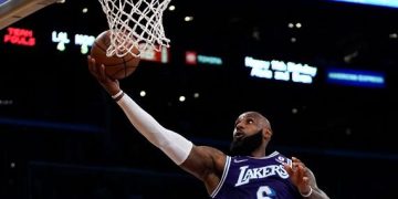 LeBron vuelve hacer baja para los Lakers por lesión