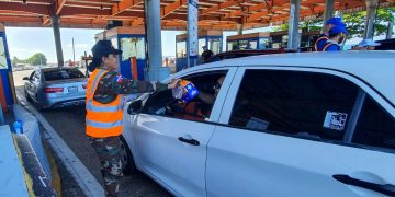 Inicia éxodo de ciudadanos hacia el interior por Semana Santa