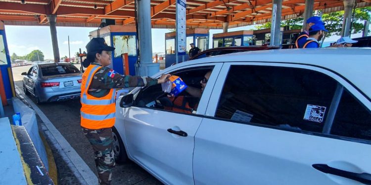 Inicia éxodo de ciudadanos hacia el interior por Semana Santa