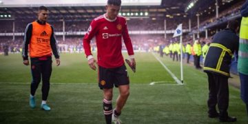 Cristiano Ronaldo salió con una lesión en la espinilla