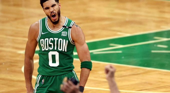 Celtics opacan a Irving y Durant, Filadelfia deja a Toronto a borde de la extinción, Chicago igual serie con Bucks