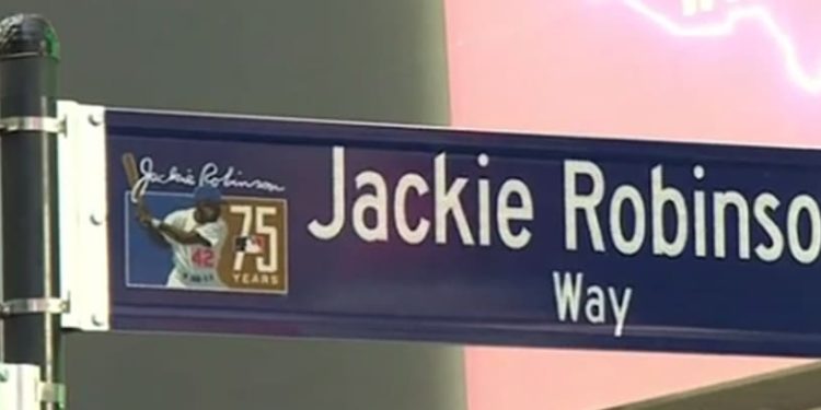 Colocan nombre de Jackie Robinson a calle en Nueva York
