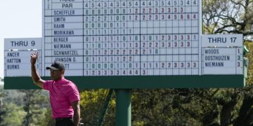 Tiger Woods sorprende en su regreso al Masters