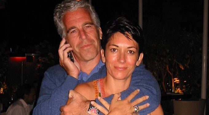 Maxwell deja celda de aislamiento y puede recibir visitas