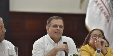 Ministro de Hacienda presenta más de 100 proyectos de inversión que el Gobierno desarrolla en Santiago