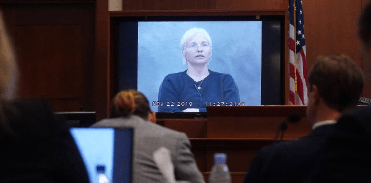 Johnny Depp era celoso y controlador, dice actriz Ellen Barkin