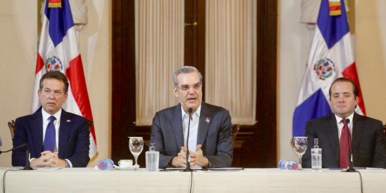 Presidente Abinader proyecta zonas francas cerrarán el año con 200 mil empleos