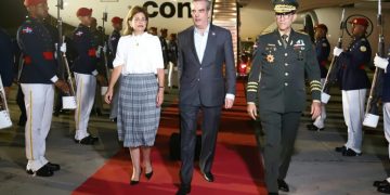 Presidente Abinader regresa al país desde Suiza