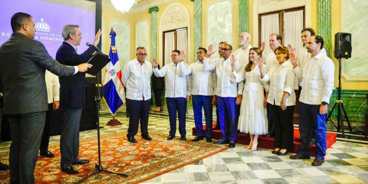 Abinader juramenta Comité Organizador de los Juegos Centroamericanos del 2026