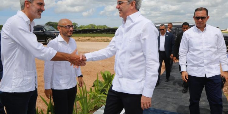 Abinader destaca inversión de 800 millones de dólares en proyectos fotovoltaicos