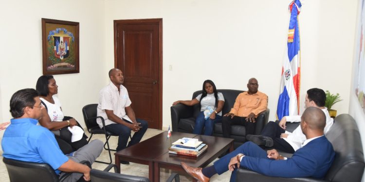 MIREX recibe familiares del chofer dominicano que se presume fue secuestrado en Haití