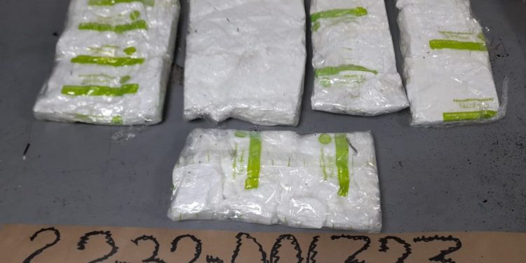 Detienen a un dominico español en el AILA con más de 5 kilos de cocaína