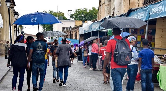 Piden prórroga de una semana más de la Feria del Libro 2022