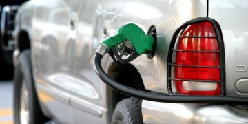 Gobierno mantiene sin variación precios de gasolina premium y regular