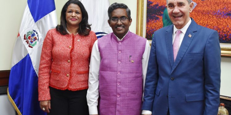 Gobierno de la India ofrece a RD programas de asistencia fortalecer Educación, Ciencias Matemáticas y Física