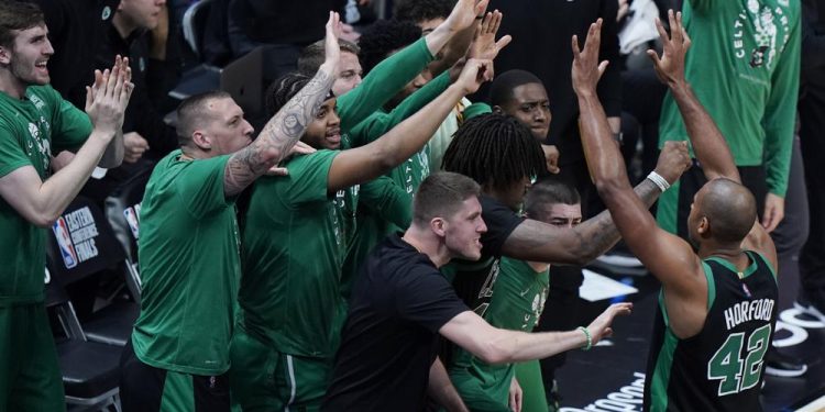 Celtics superan al Heat 93-80 y están a un triunfo de la final