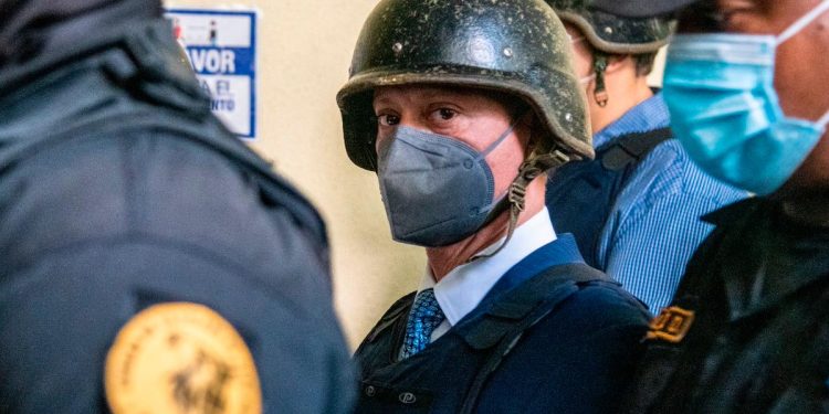 Jean Alain visita a su padre que está en estado de gravedad