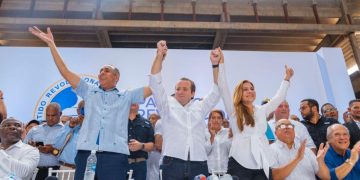 Carolina Mejía y Paliza reciben apoyo de dirigentes del PRM en San Pedro