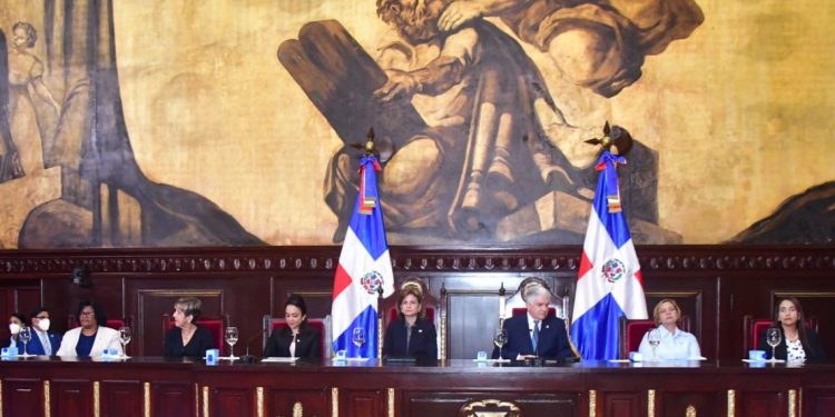 Senado conmemora el 80 aniversario del voto de la mujer en RD