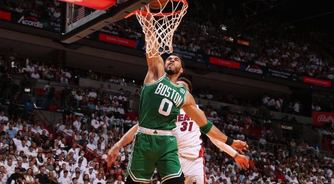 Celtics arrollan a Miami e igualan serie en final de Conferencia del Este