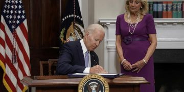 Biden espera que la nueva ley sobre armas de EE.UU. permita salvar muchas vidas