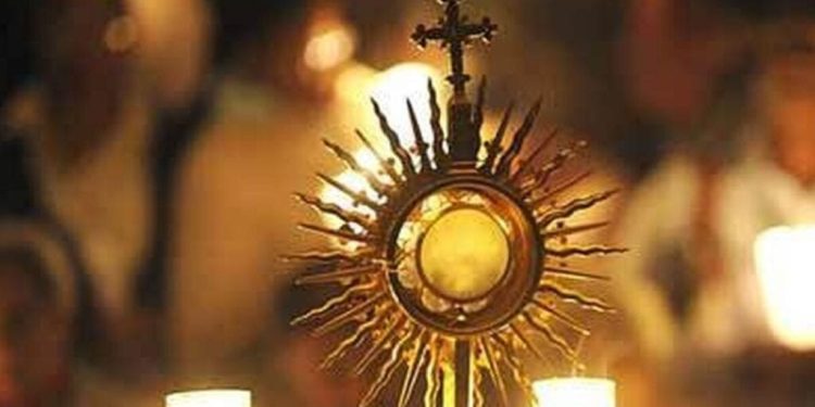 Católicos conmemoran hoy día de Corpus Crhisti con misas y procesiones