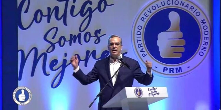 Presidente Abinader llama a oposición aportar o mejor que se aparte