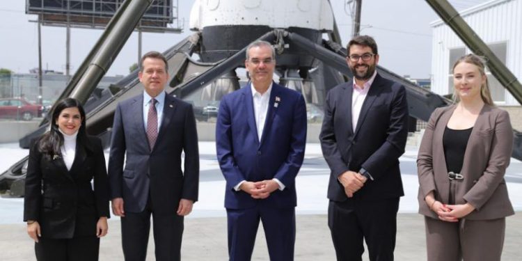 Abinader visita SpaceX, la empresa de Elon Musk que quiere invertir en RD