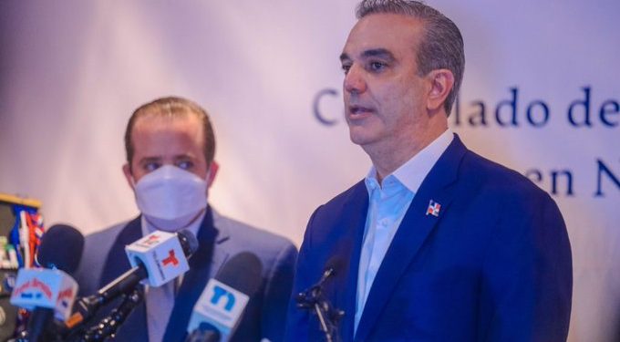 Abinader: “Ser funcionario público no es un premio, sino un gran compromiso de muchos retos y peligros”