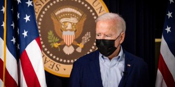 Biden urge a "prohibir" en EEUU vender armas de asalto a particulares