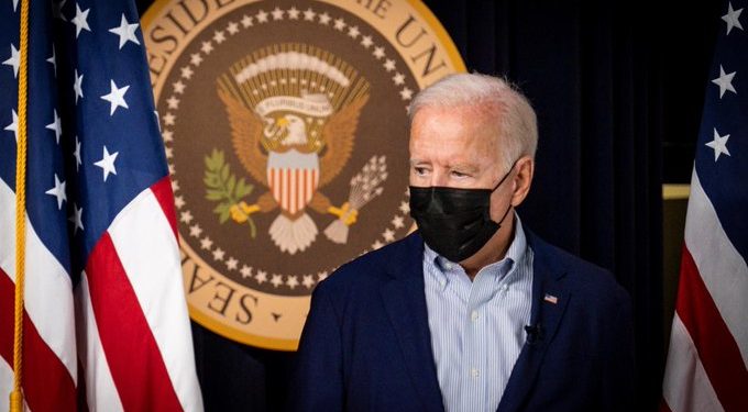 Biden urge a "prohibir" en EEUU vender armas de asalto a particulares