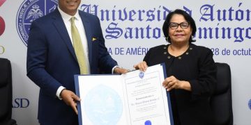 UASD otorga reconocimiento a senador Dionis Sánchez