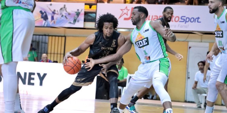 Leones ganan y quedan solos en primer lugar; Titanes dominan a Indios