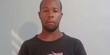 Arrestan a hombre acusado de asaltar autobús en la Charles de Gaulle