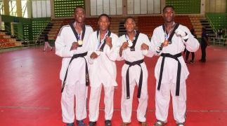 Los Pie desafían la pobreza a patada limpia