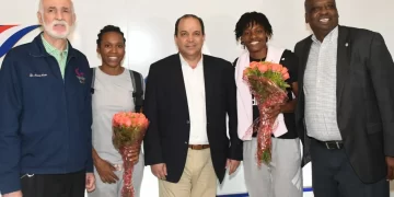 Velocistas Marileidy y Anabel llegaron anoche al país