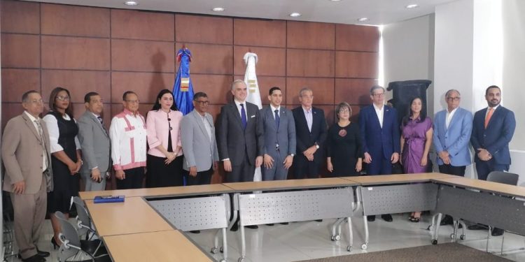 Aprueban devolver más de RD$7 mil millones a trabajadores que no calificaban a pensión por edad